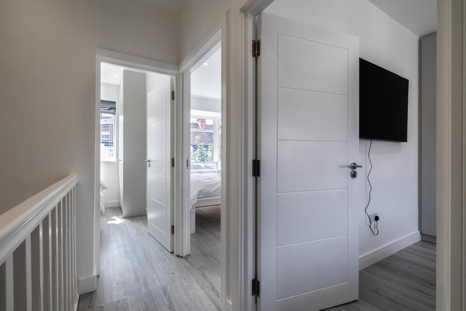 Modern Home With Driveway Parking For 2 Vehicles, Near Tottenham Hotspur Stadium, White Hart Lane Train Station London Ngoại thất bức ảnh