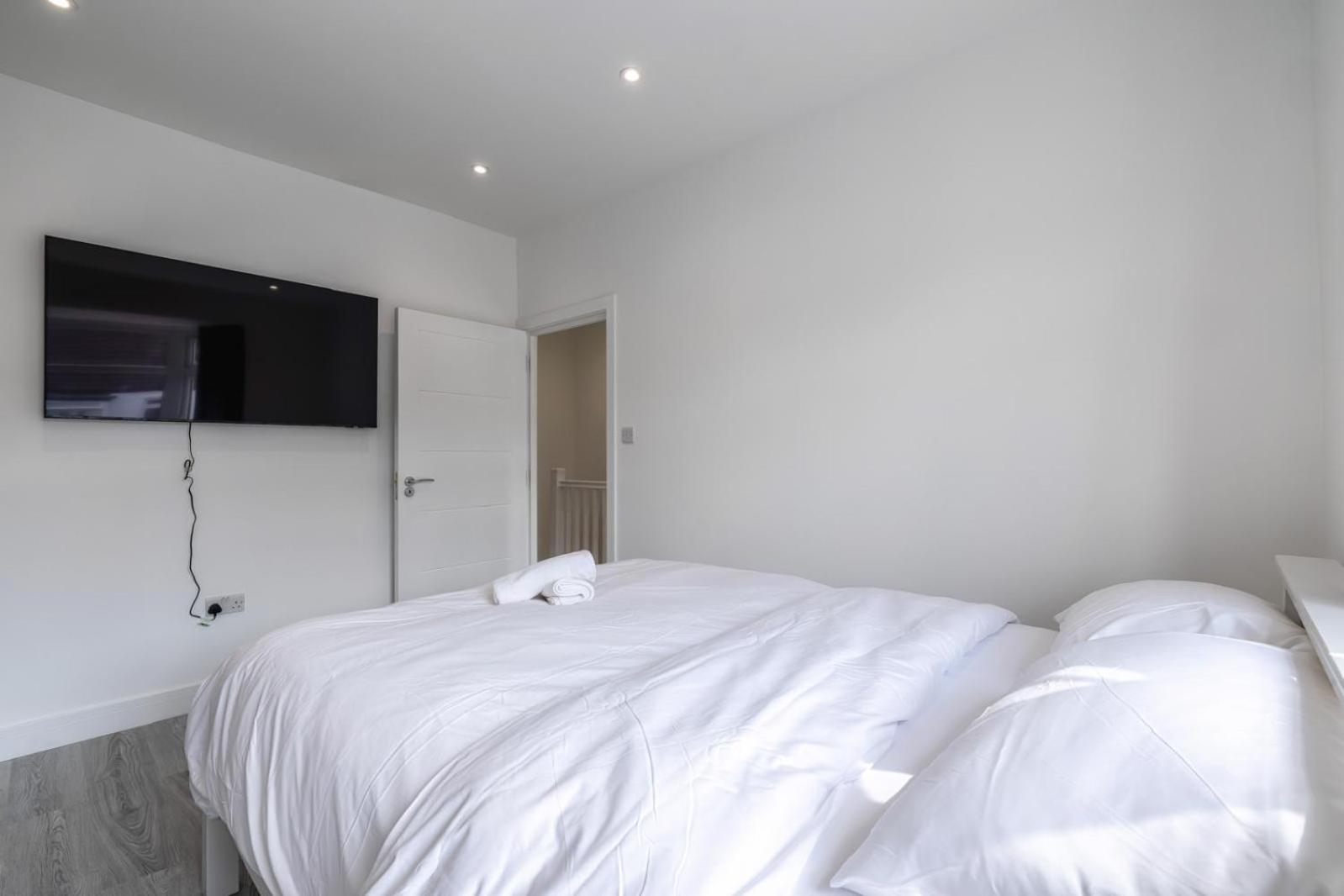 Modern Home With Driveway Parking For 2 Vehicles, Near Tottenham Hotspur Stadium, White Hart Lane Train Station London Ngoại thất bức ảnh