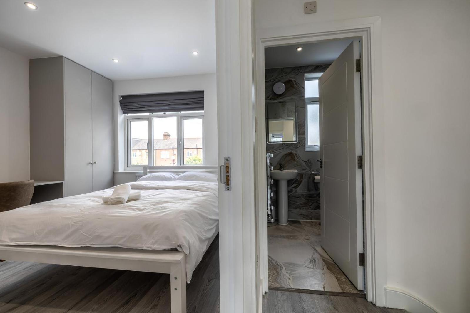 Modern Home With Driveway Parking For 2 Vehicles, Near Tottenham Hotspur Stadium, White Hart Lane Train Station London Ngoại thất bức ảnh