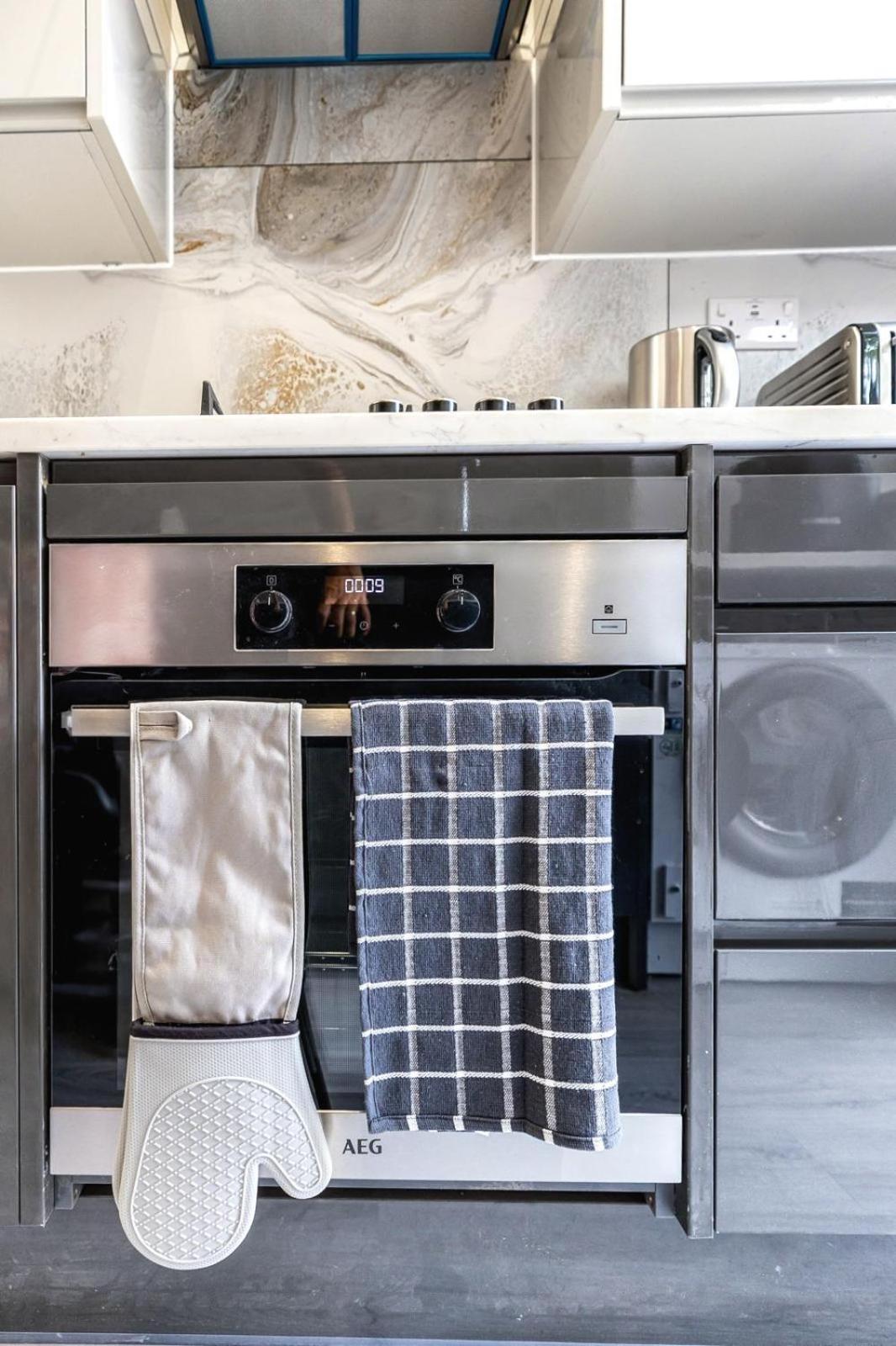 Modern Home With Driveway Parking For 2 Vehicles, Near Tottenham Hotspur Stadium, White Hart Lane Train Station London Ngoại thất bức ảnh