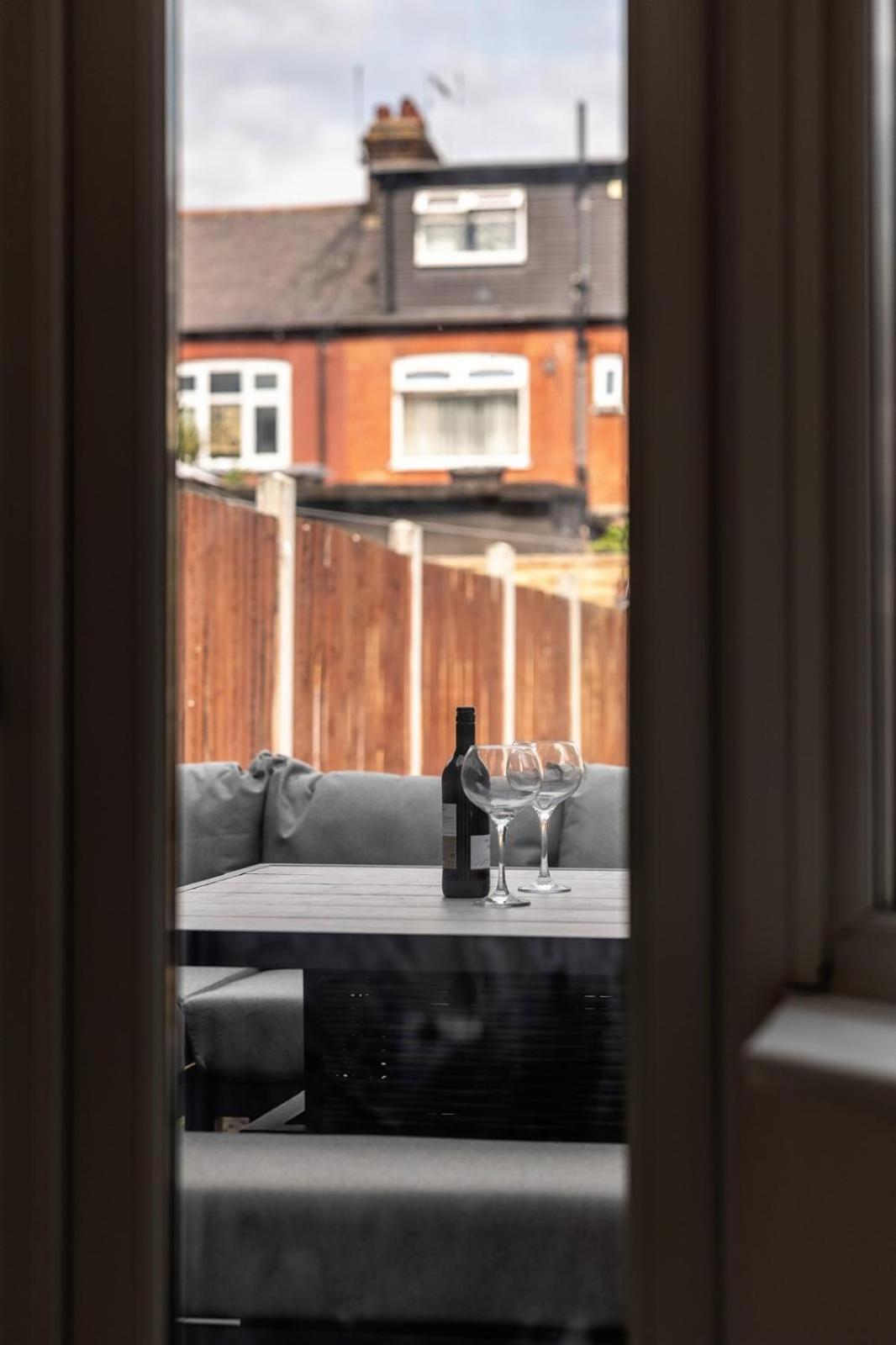 Modern Home With Driveway Parking For 2 Vehicles, Near Tottenham Hotspur Stadium, White Hart Lane Train Station London Ngoại thất bức ảnh