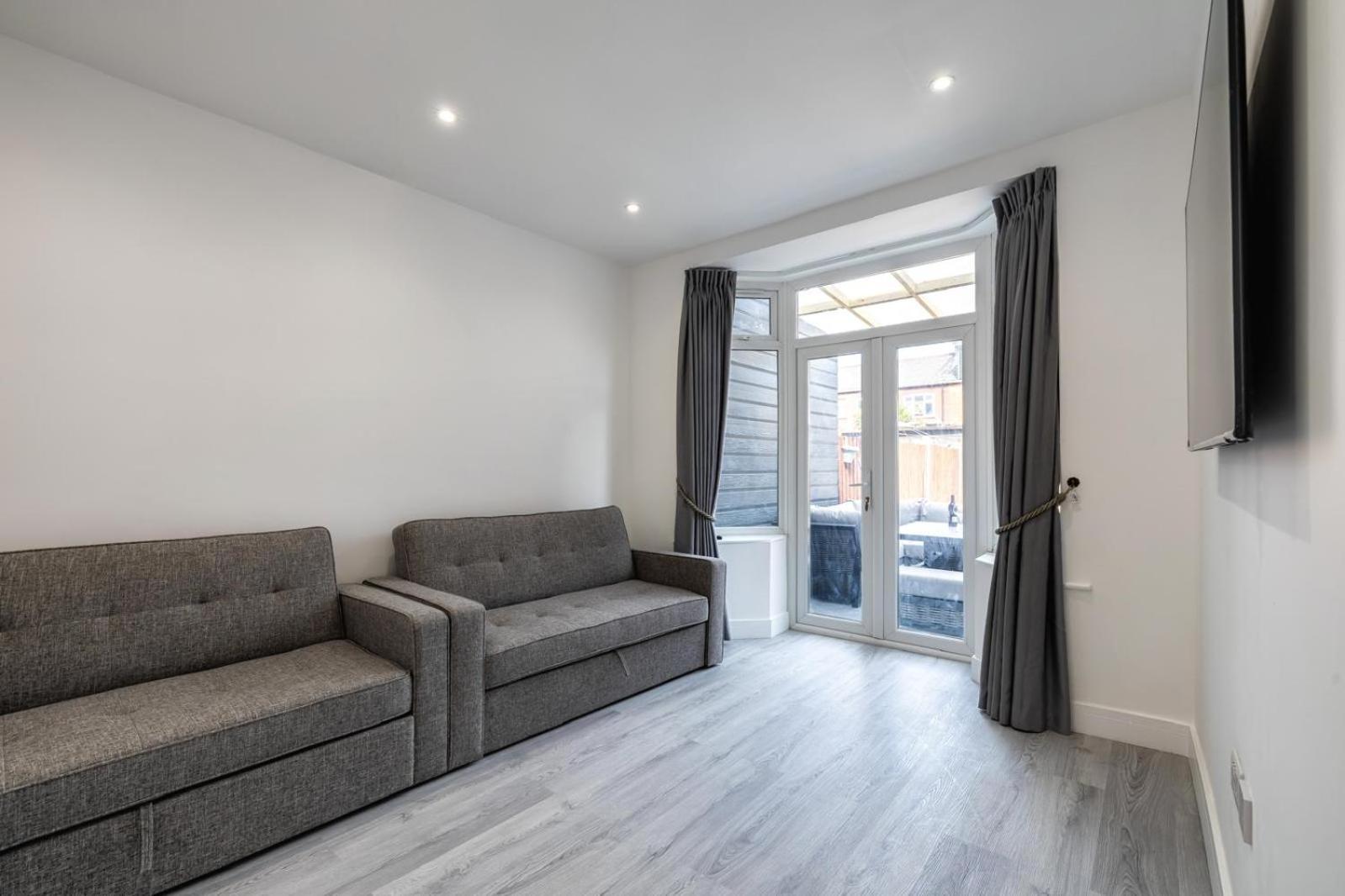 Modern Home With Driveway Parking For 2 Vehicles, Near Tottenham Hotspur Stadium, White Hart Lane Train Station London Ngoại thất bức ảnh