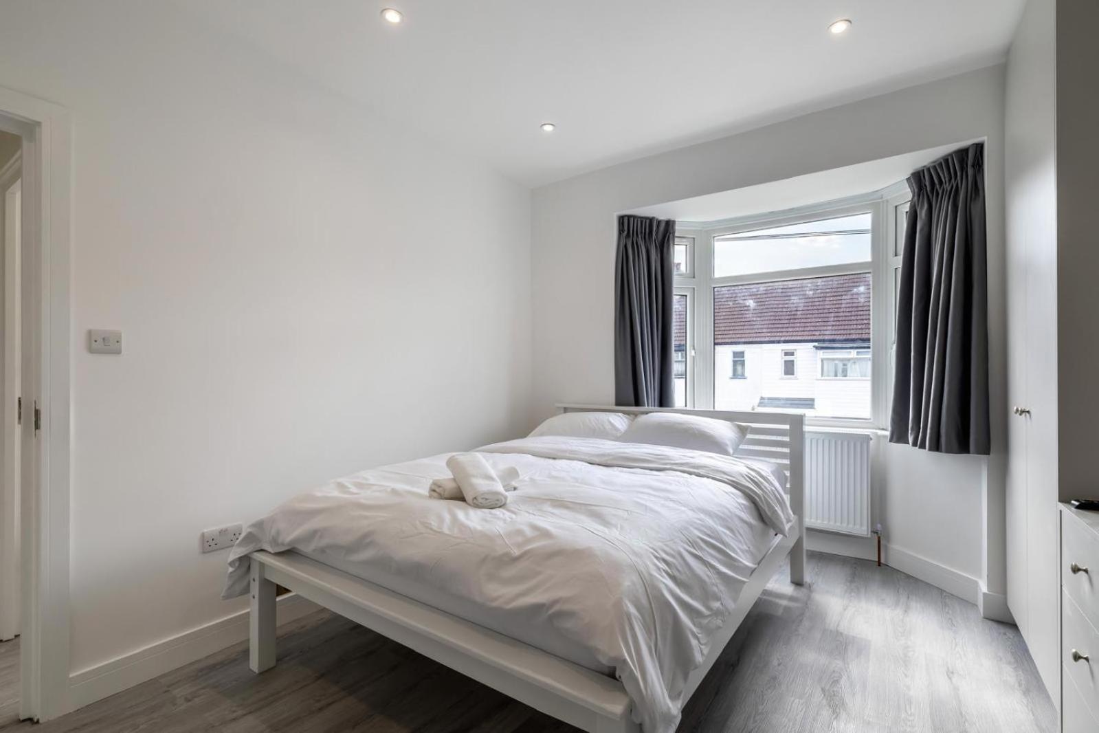 Modern Home With Driveway Parking For 2 Vehicles, Near Tottenham Hotspur Stadium, White Hart Lane Train Station London Ngoại thất bức ảnh